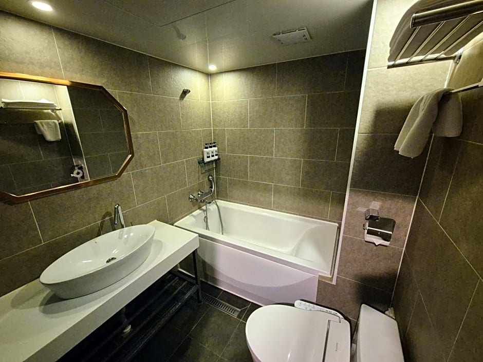 No. 25 Hotel Myeongji Oceanc City Business