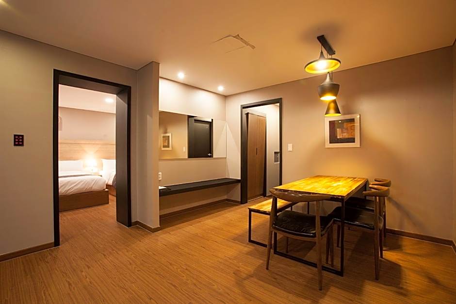 Two-Y-Hotel