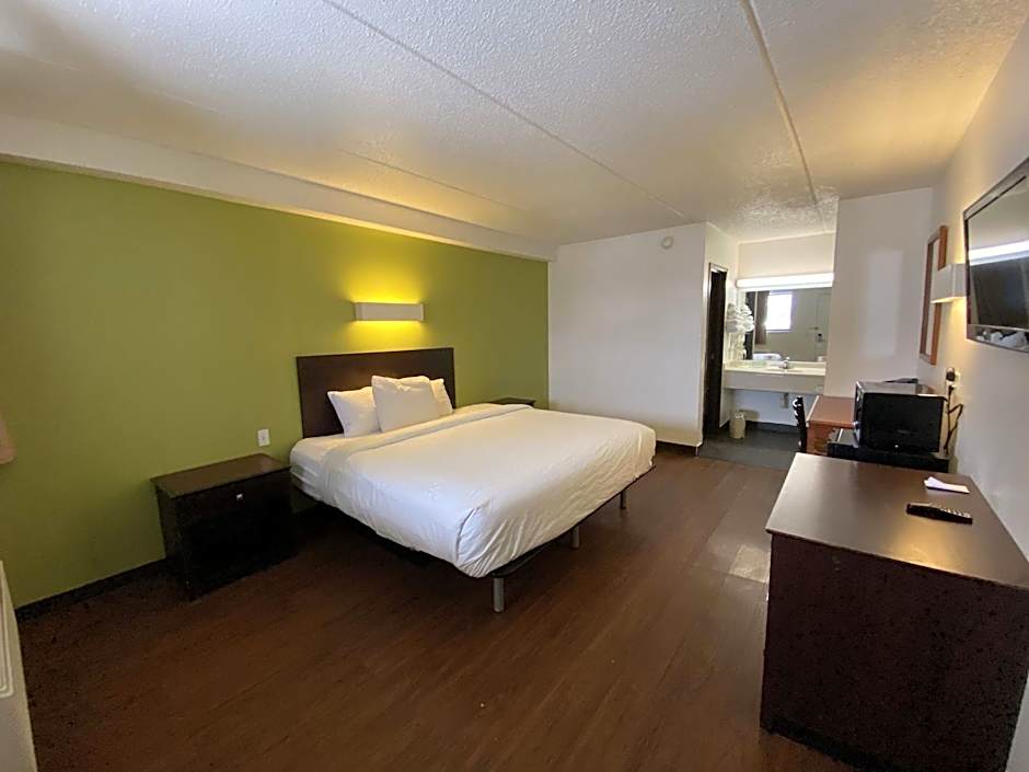 Photo 1 of 5 of Standard 1 King Bed, Nonsmoking