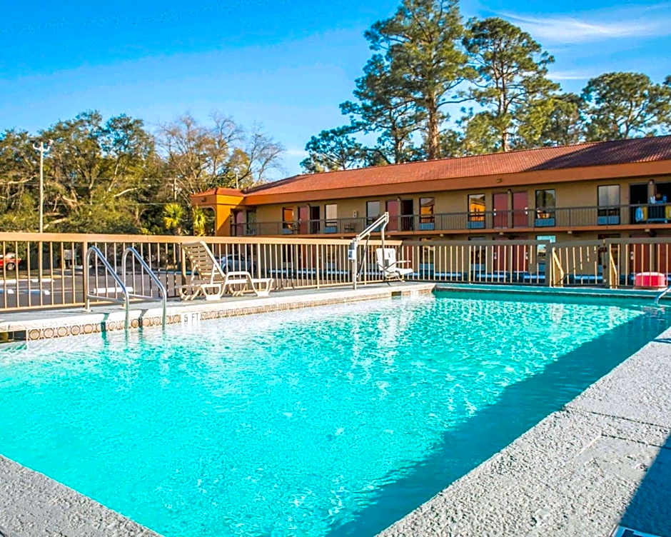 Econo Lodge Panama City