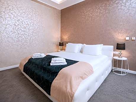 Deluxe Studio - Free Spa Access