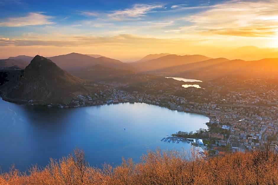 International au Lac Historic Lakeside Hotel