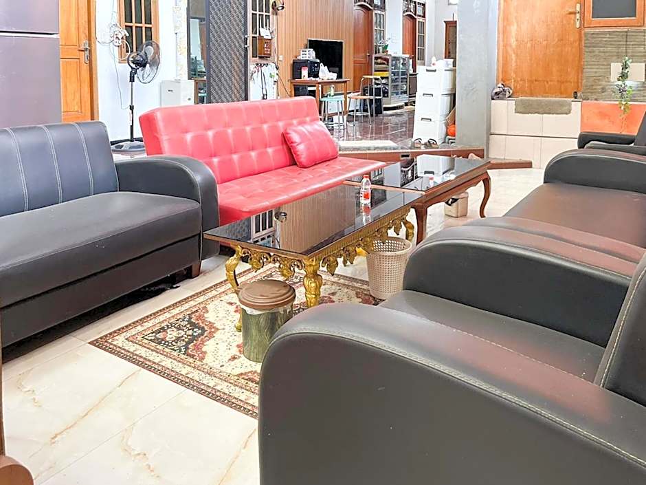 RedDoorz Syariah Near Alun-Alun Tulungagung