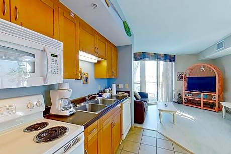 One-Bedroom King Suite with Marina View