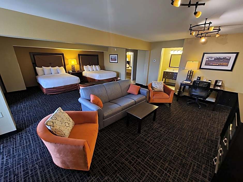 Photo 1 of 5 of 2 Queen Beds Suite, Smoking