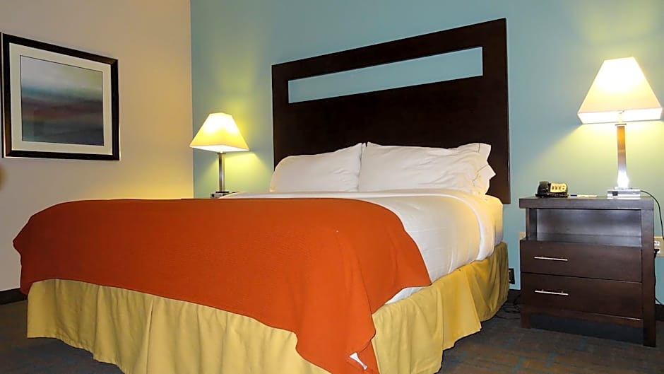 Holiday Inn Express Hotel Kansas City - Bonner Springs By IHG