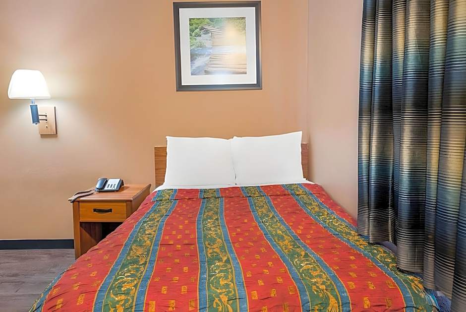 Knights Inn - Grand Rapids MI