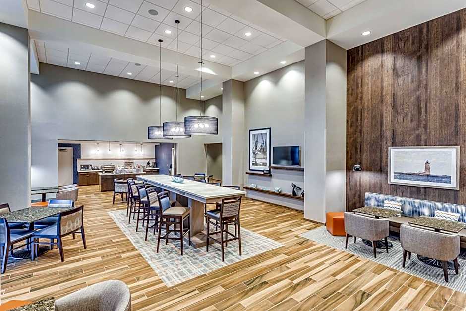 Hampton Inn & Suites Kittery-Portsmouth