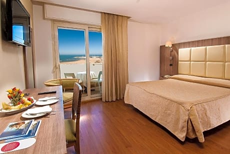 Double or Twin Room with Balcony and Lateral Sea View 
