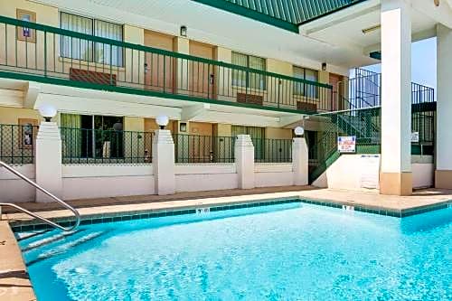 Super 8 by Wyndham Charlotte Downtown Area