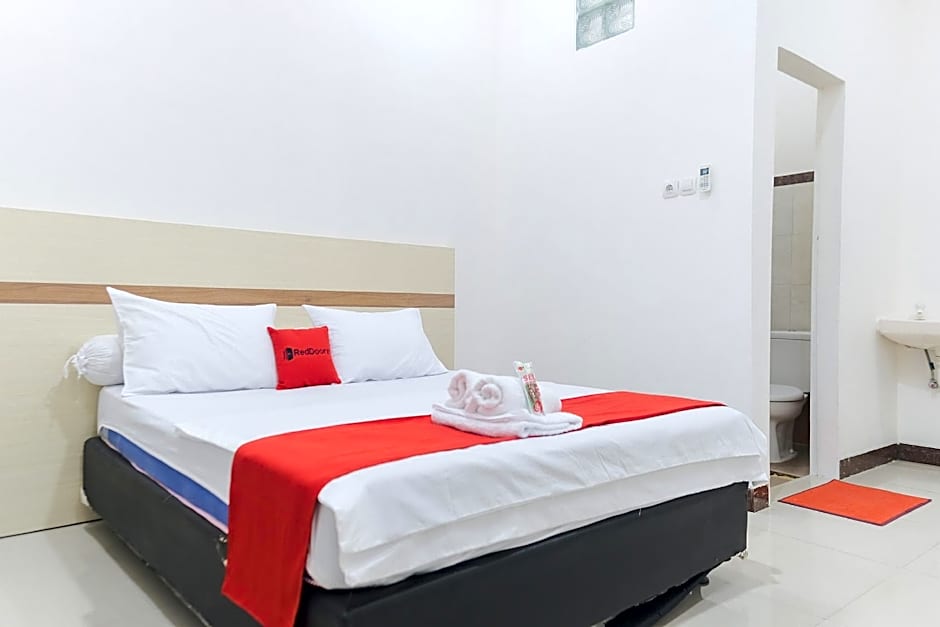 RedDoorz Syariah @ Jalan Ir Haji Juanda Jambi