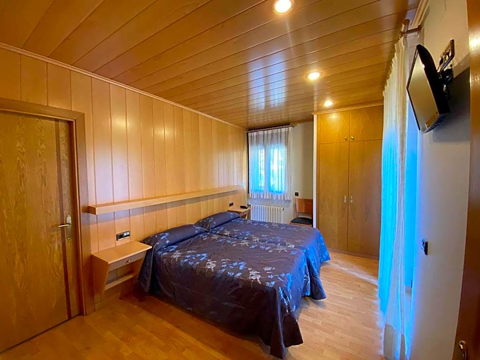 Photo 1 of 10 of Double Room