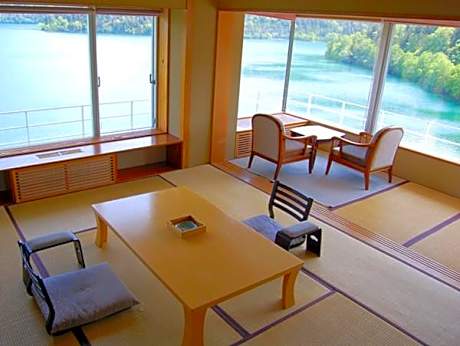 Japanese-Style Deluxe Room with Lake View - Non-Smoking
