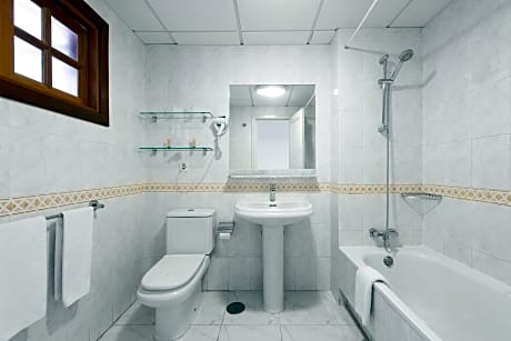 STUDIO 1 ADULT + 2 CHILD