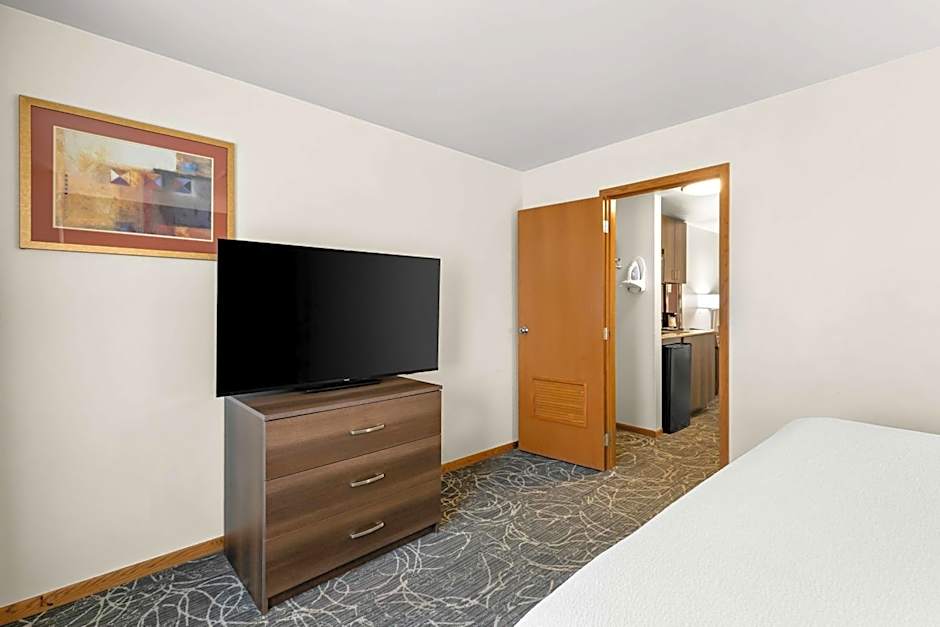 Best Western West Towne Suites