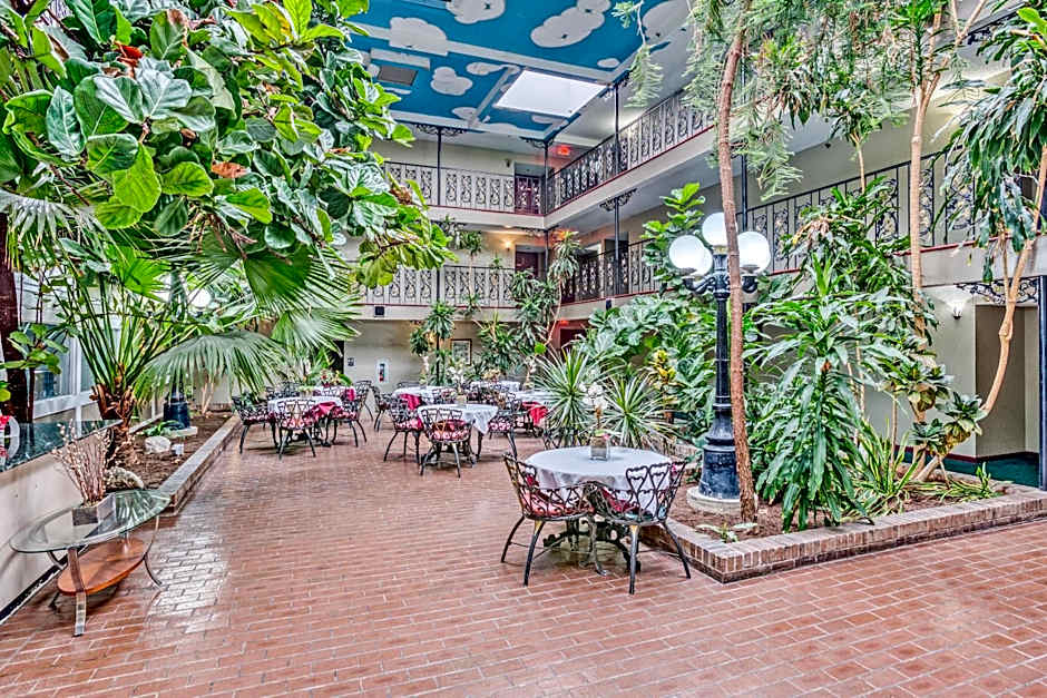 OYO Townhouse Tulsa Woodland Hills