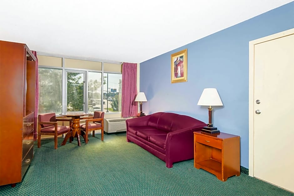 Blue Way Inn & Suites Wichita East