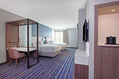 Suite, 2 Queen Beds (Mobility/Hearing Access, Roll-In Shwr) (2 Queen Beds)