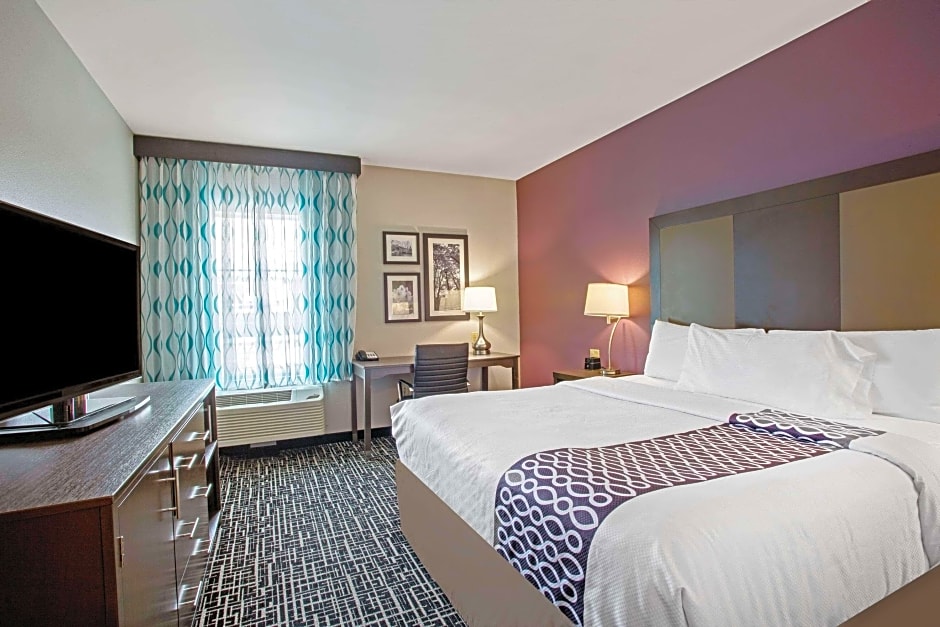 Photo 1 of 2 of 1 King Bed, Mobility Accessible
