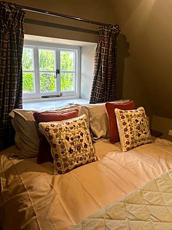 Trowel and Hammer Flat 1