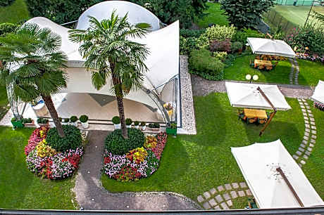 Quadruple Room with Private Bathroom