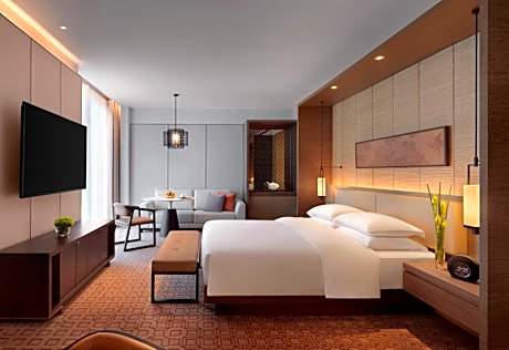 Large Executive King Room with Executive Lounge Access
