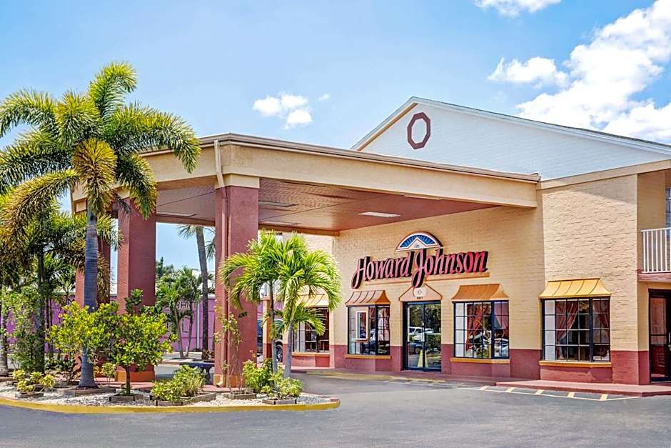 Howard Johnson by Wyndham Ft. Myers FL