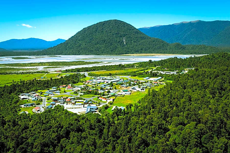 ASURE Aspiring Court Motel