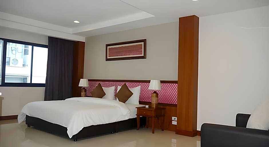 True Siam Rangnam Hotel