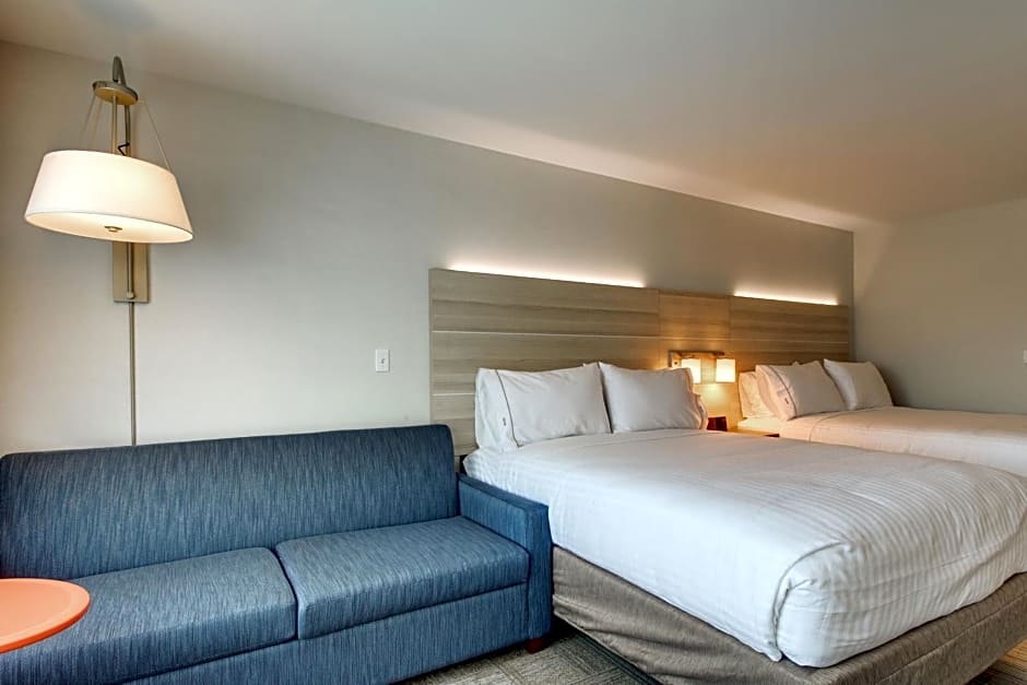 Holiday Inn Express & Suites Galesburg, an IHG Hotel