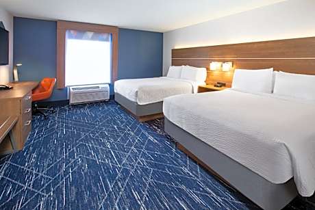 Standard Queen Room with Two Queen Beds and Mobility Accessible Tub