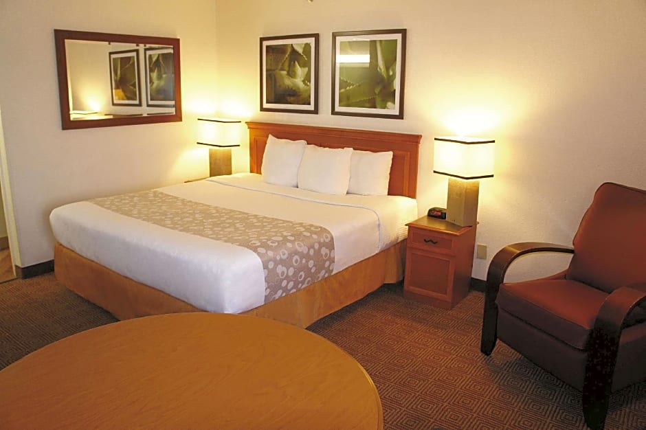 La Quinta Inn & Suites by Wyndham Kansas City North