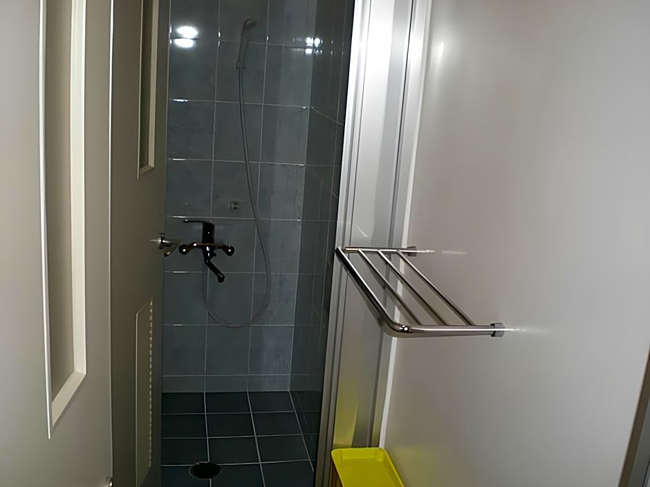 Ken Hostel