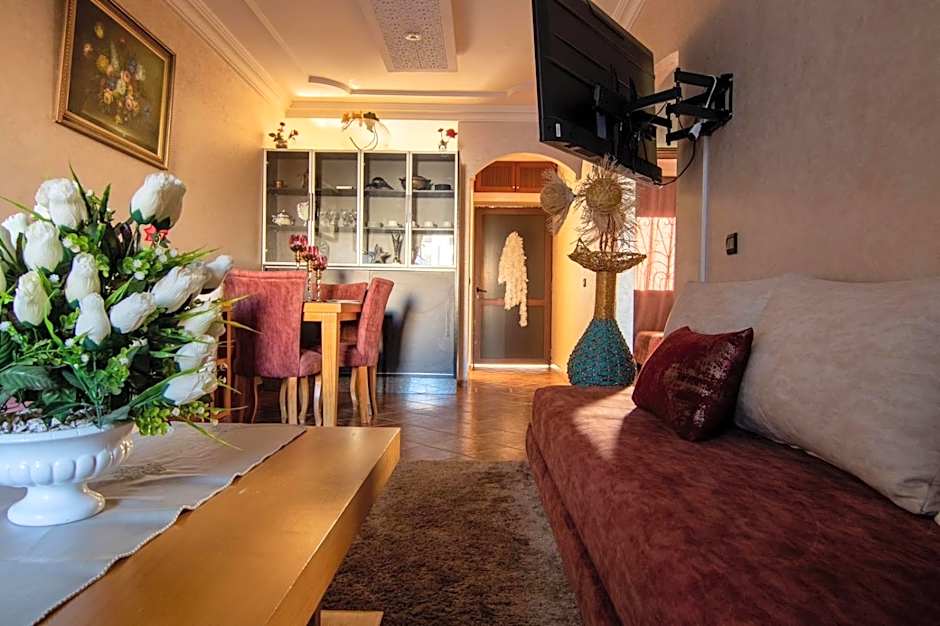 2BR Sunset Pool Beach 6 min Parking & WiFi