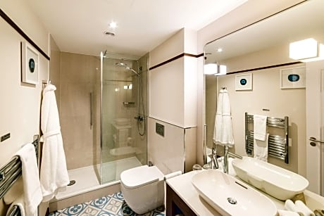 Junior Suite (1 King Bed)