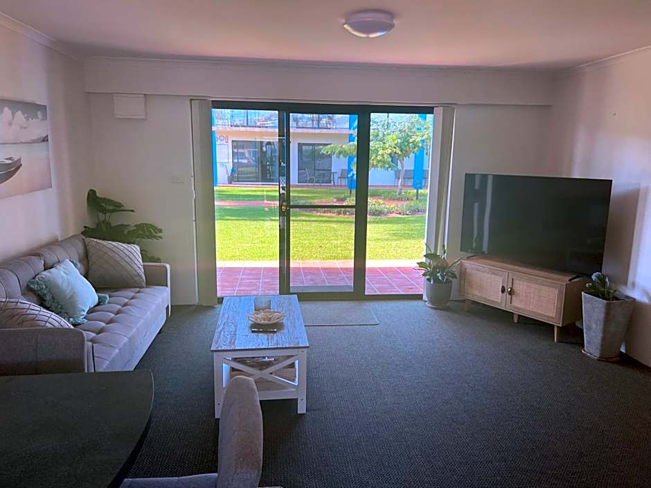 Nautilus Hamptons Style Luxury Beach Apartment Merimbula