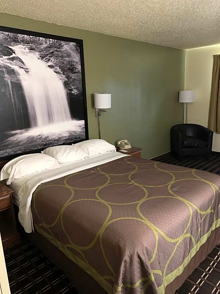 Super 8 by Wyndham Watertown WI