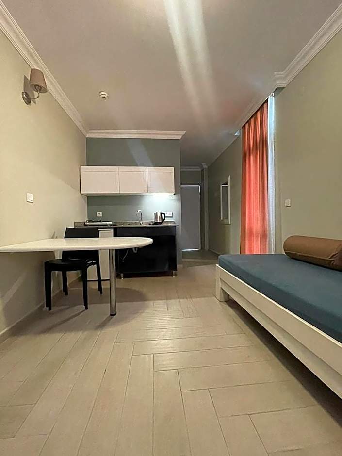 Two Seas Hotel