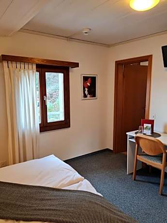 Queen Room with Garden View