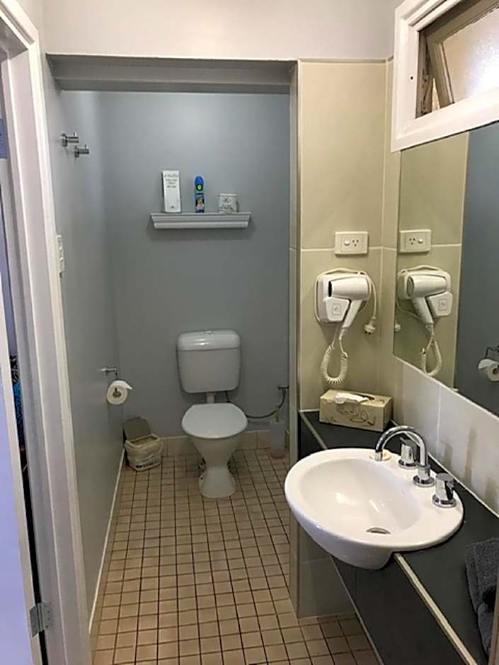 Central Motel Gin Gin