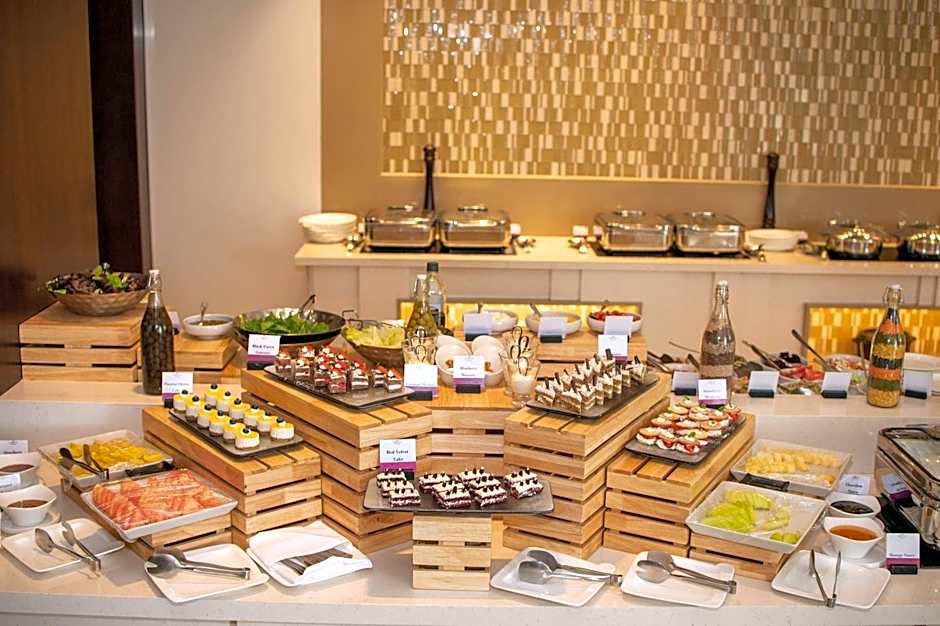 Crowne Plaza Nairobi Airport by IHG