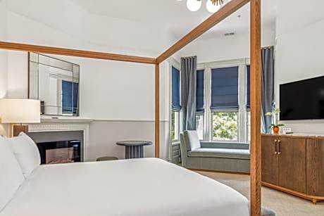 Deluxe King Room with Balcony