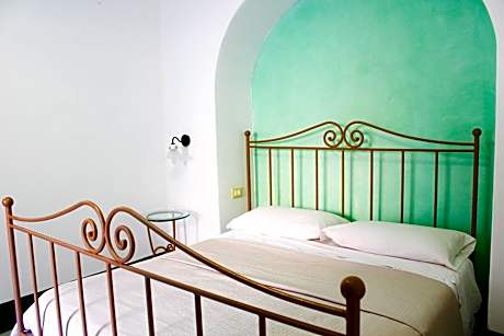 Economy One-Bedroom Apartment