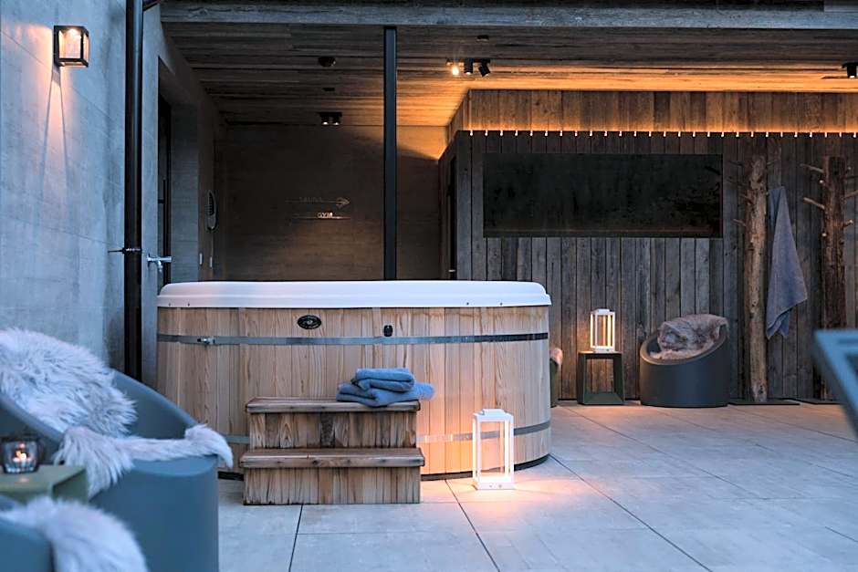 GOING TRIPLE A apartments EAST