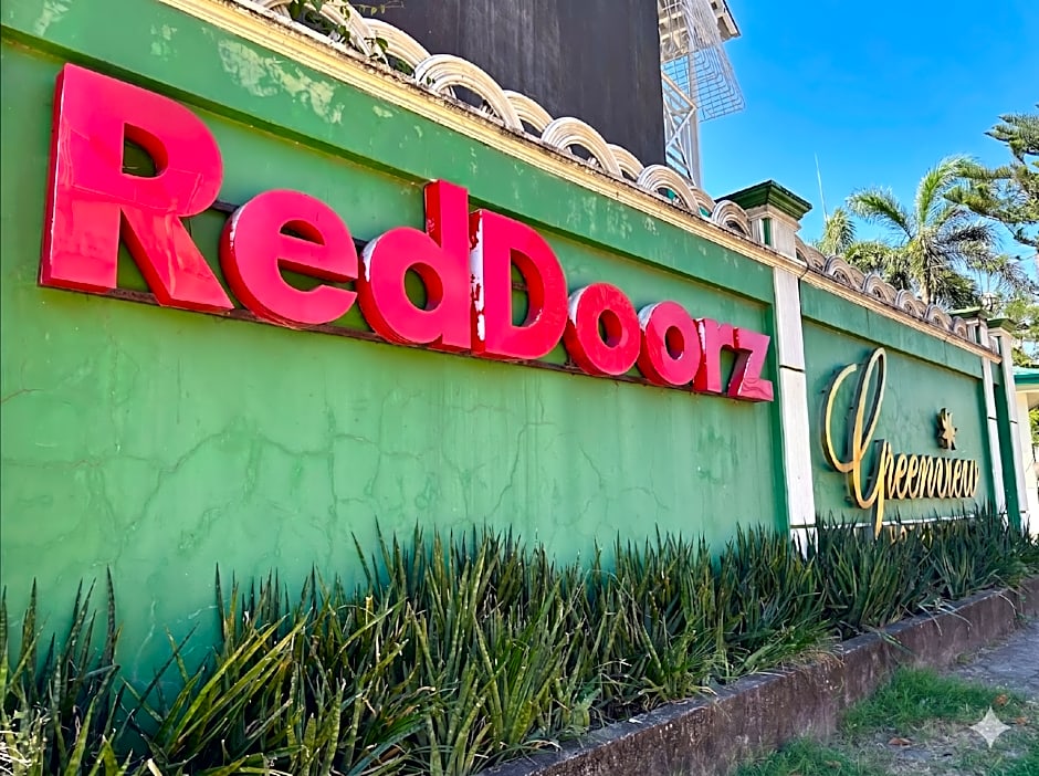 RedDoorz @ Greenview Hotel and Restobar Masbate