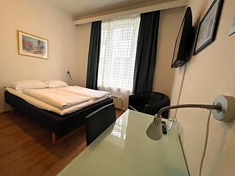 Small Double Room (55 in bed)
