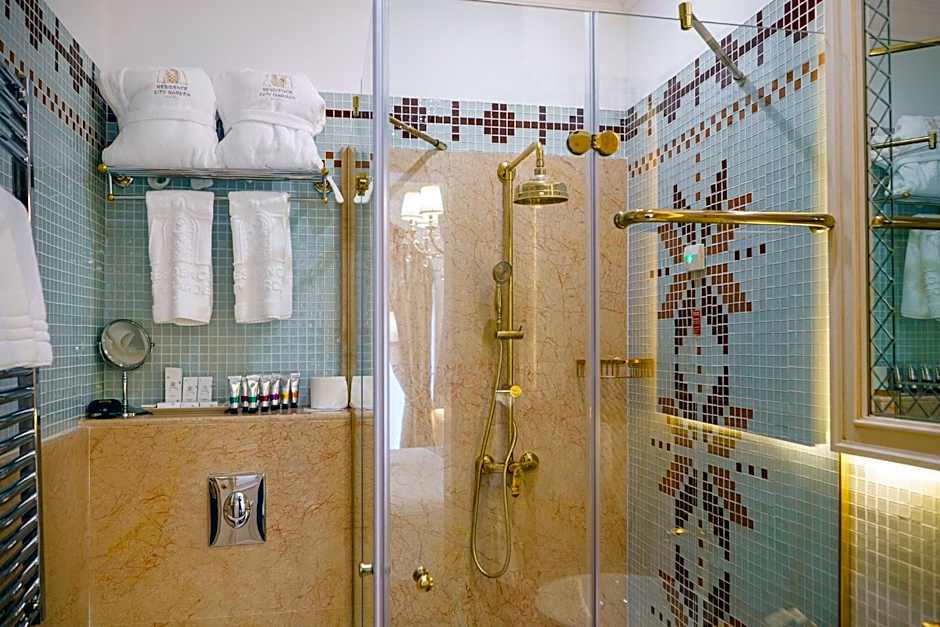 Residence City Garden - Certificate of Excellence Top 10 BEST Five-Stars City Hotels for 2024 awarded by HTIF