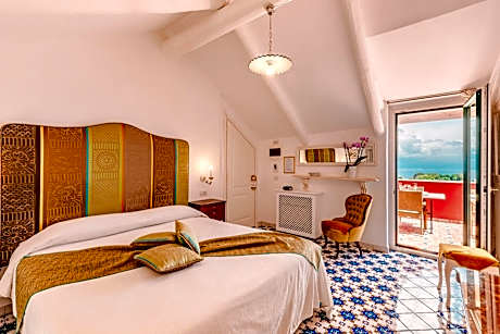 Deluxe Suite with Balcony and Sea View