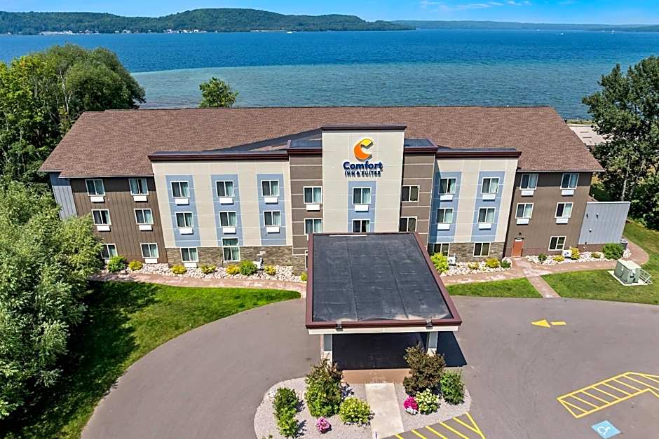 Comfort Inn & Suites Munising-Lakefront
