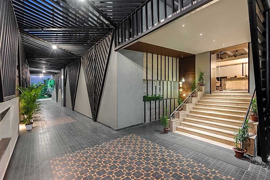 Voyage Milestone Hotel & Banquet